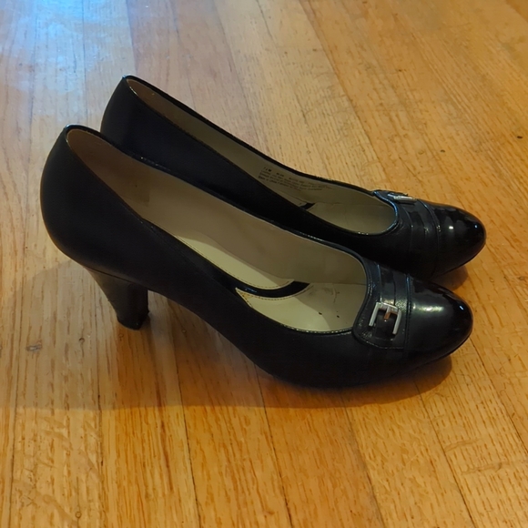 Naturalizer Black Leather Heels - Picture 2 of 6